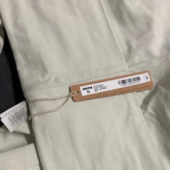 SKIMS Leggings - Picture 5 of 5